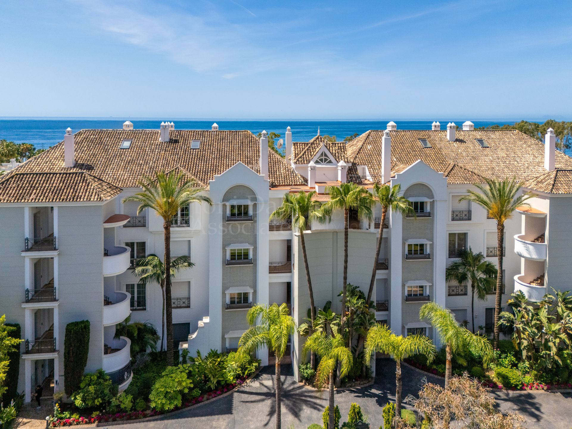 Apartment in Terrazas de Puente Romano, Marbella