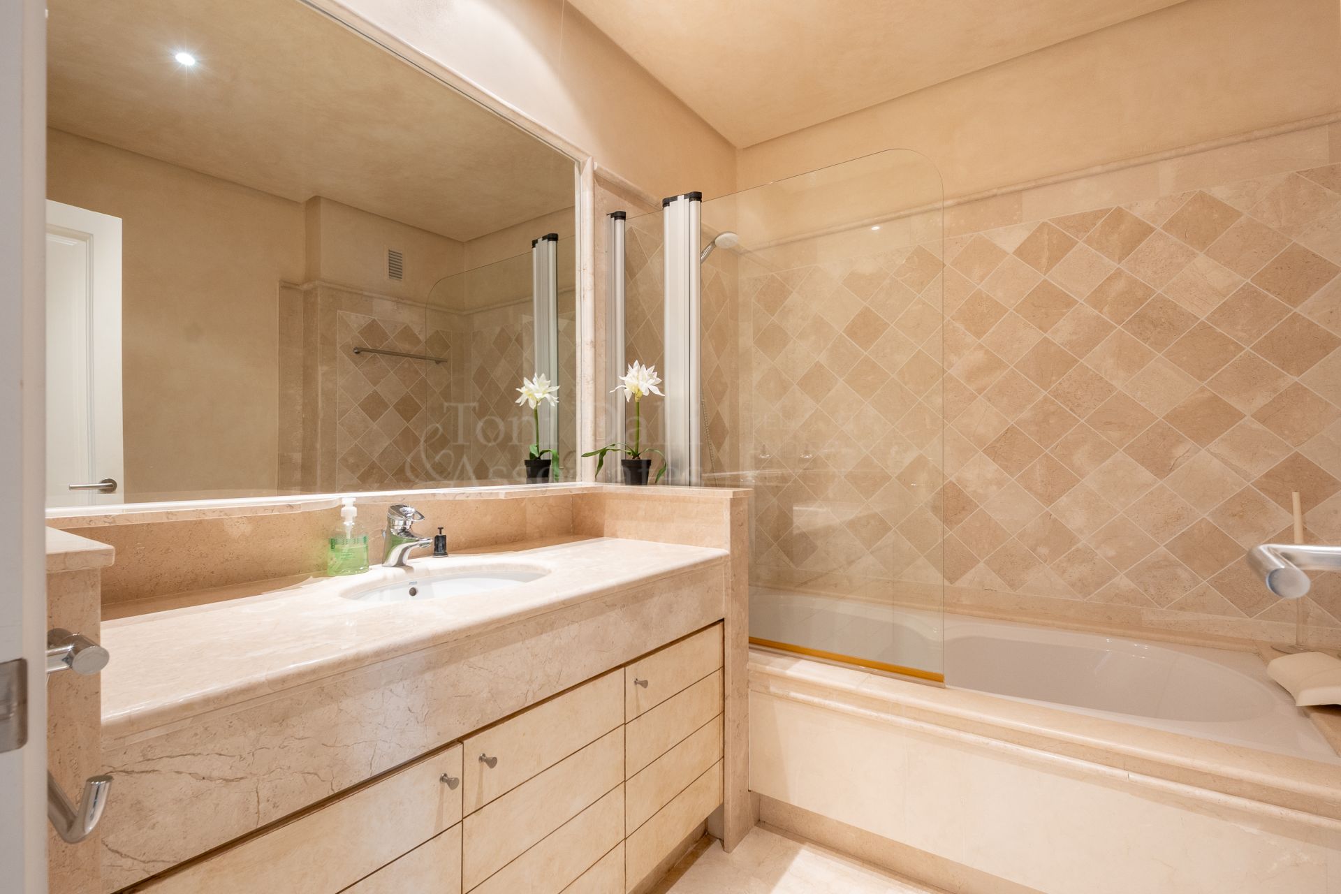Apartment in Terrazas de Puente Romano, Marbella