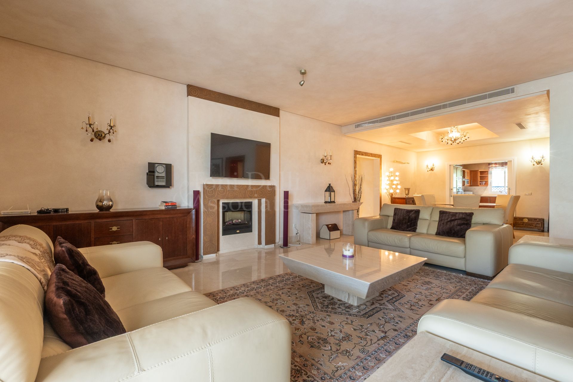 Apartment in Terrazas de Puente Romano, Marbella