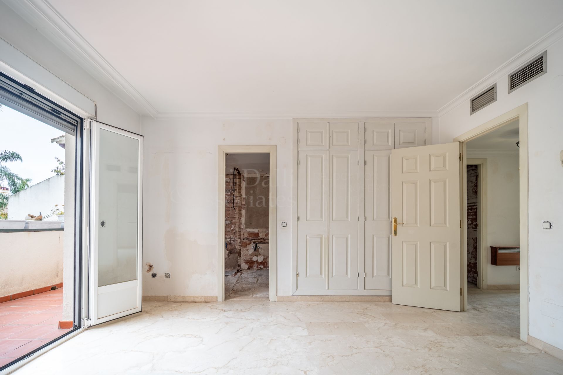 Town House in Azalea Beach, Marbella