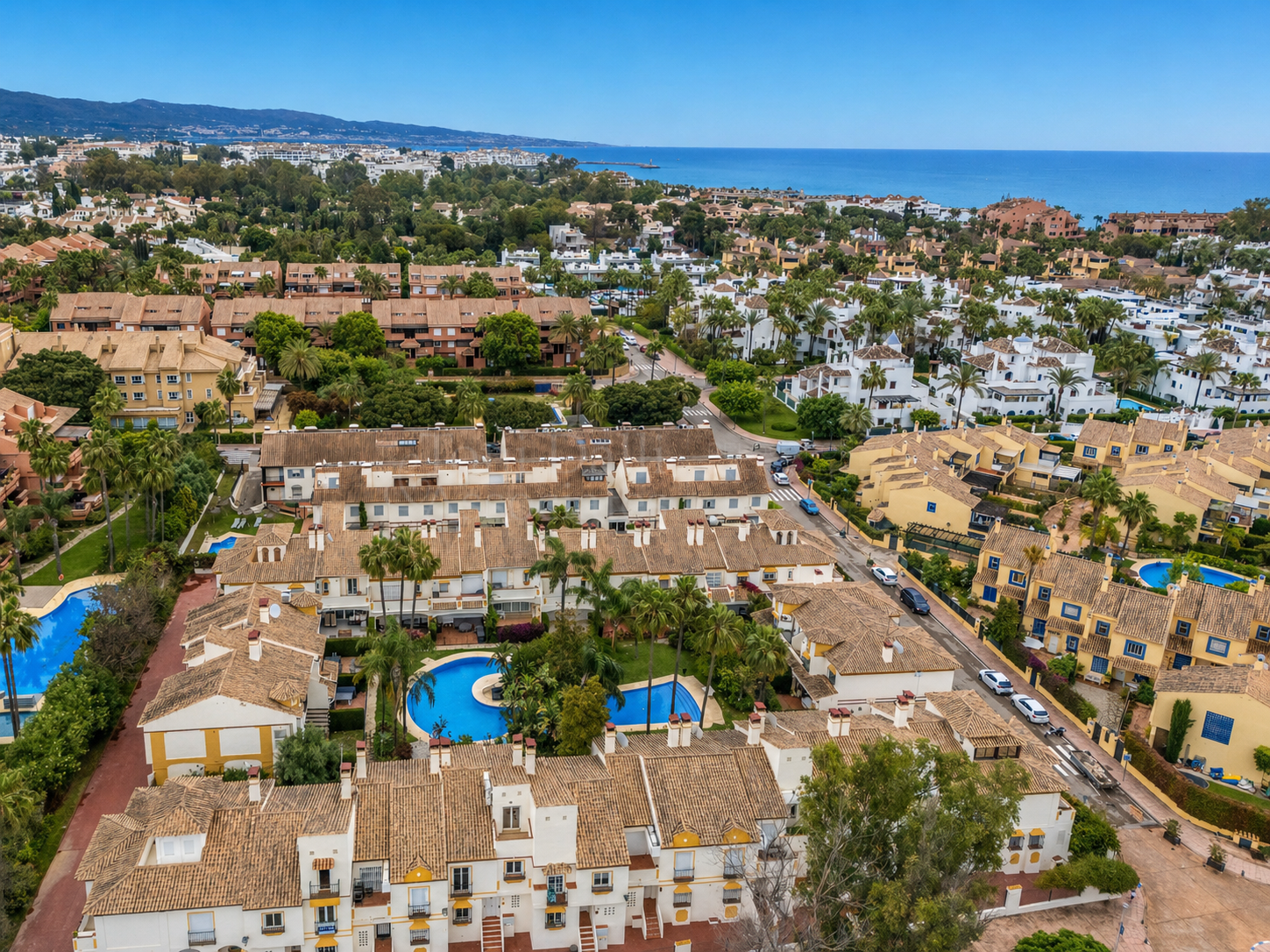 Town House in Azalea Beach, Marbella
