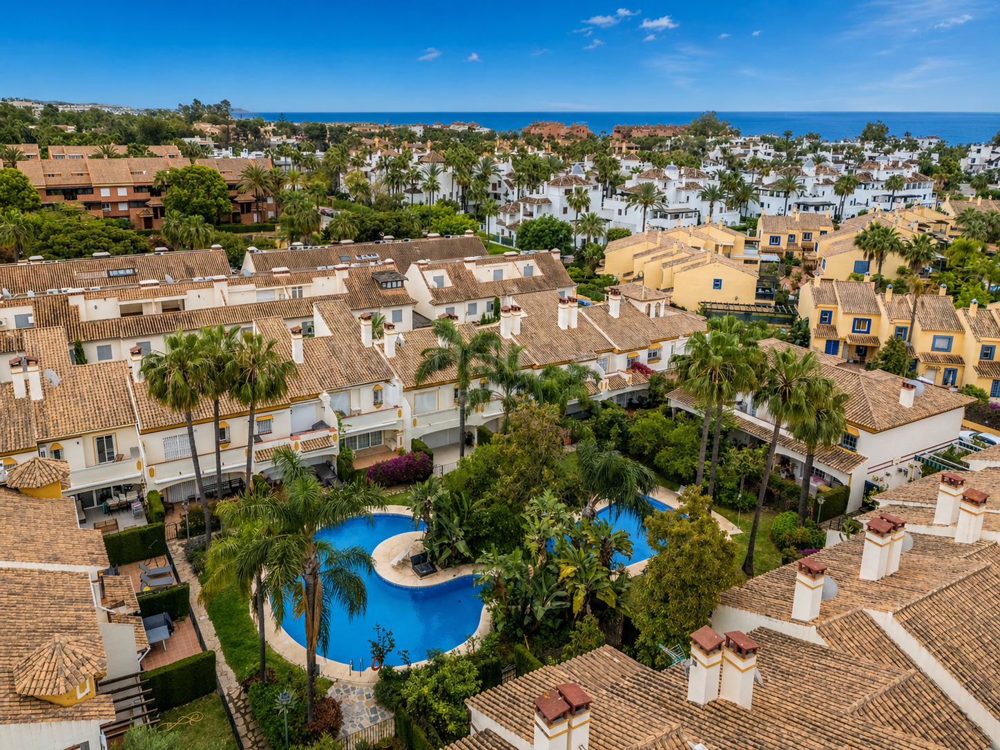 Town House in Azalea Beach, Marbella