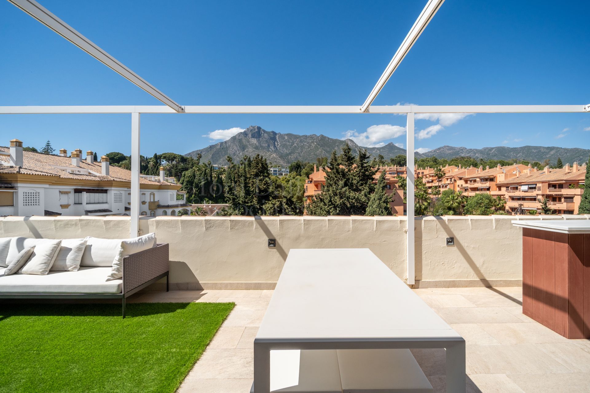 Duplex Penthouse in Costa Nagüeles II, Marbella
