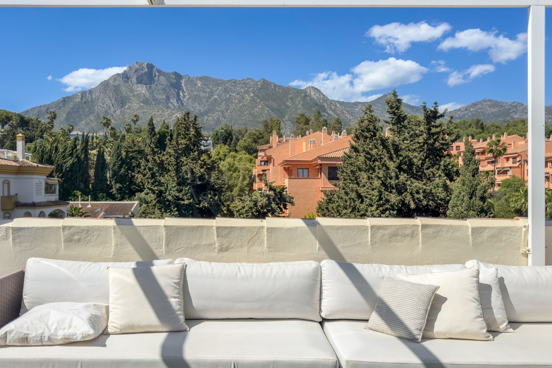 Duplex Penthouse in Costa Nagüeles II, Marbella