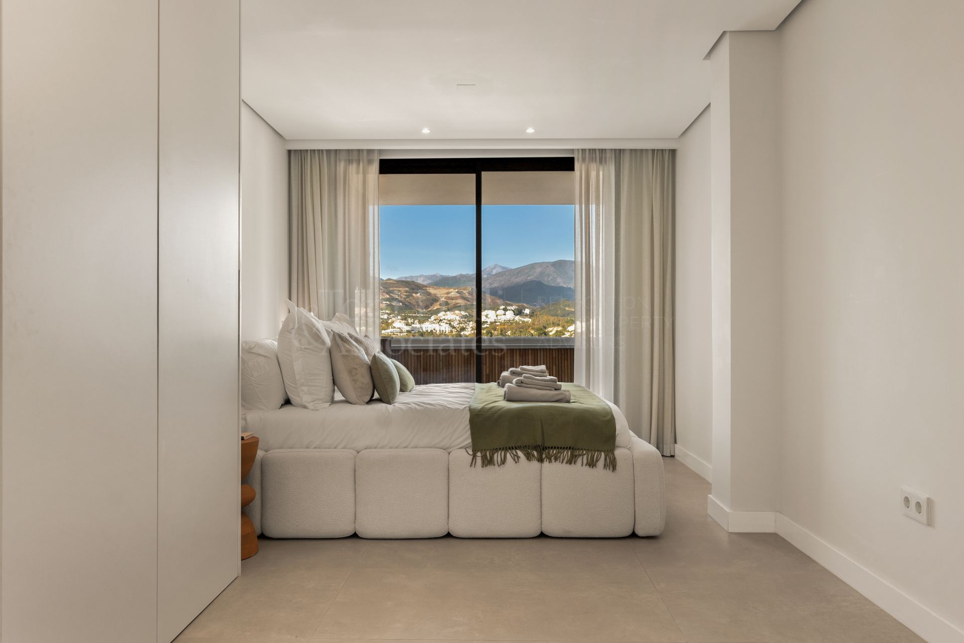 Apartment in Jardines de Andalucia, Marbella