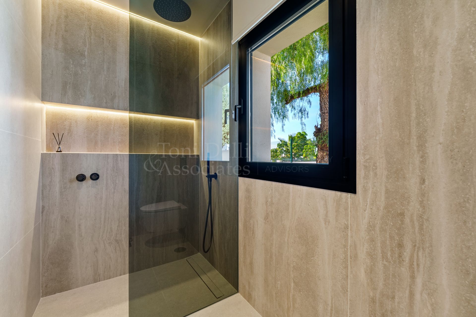 Villa in El Rosario, Marbella