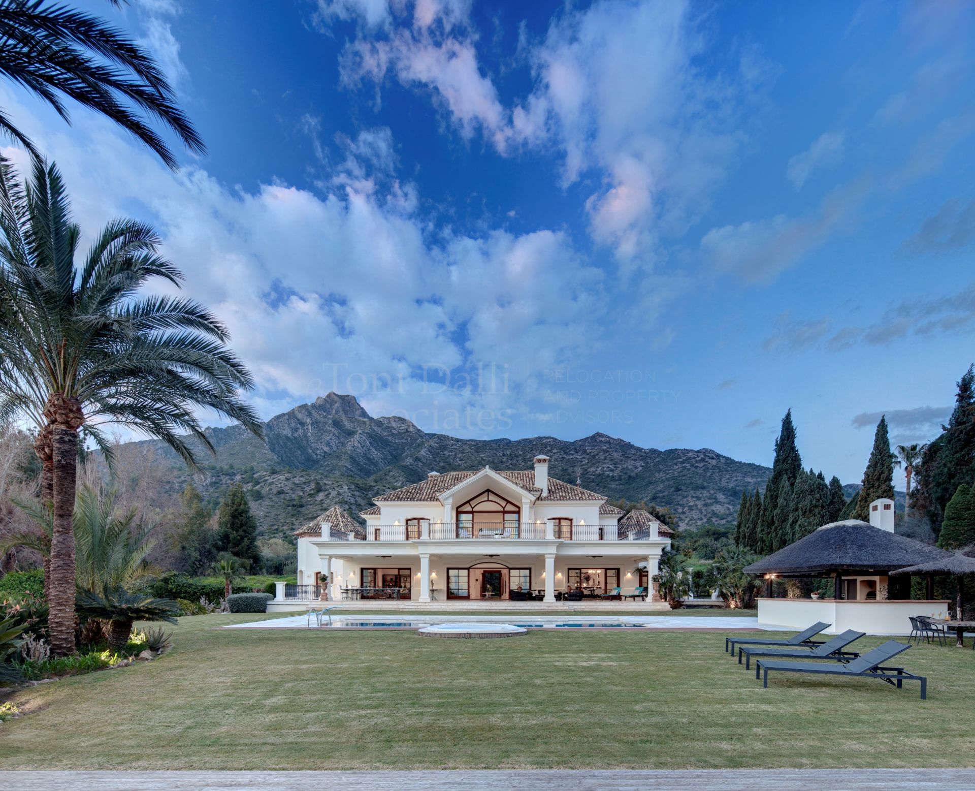 Villa in Los Picos de Nagüeles, Marbella