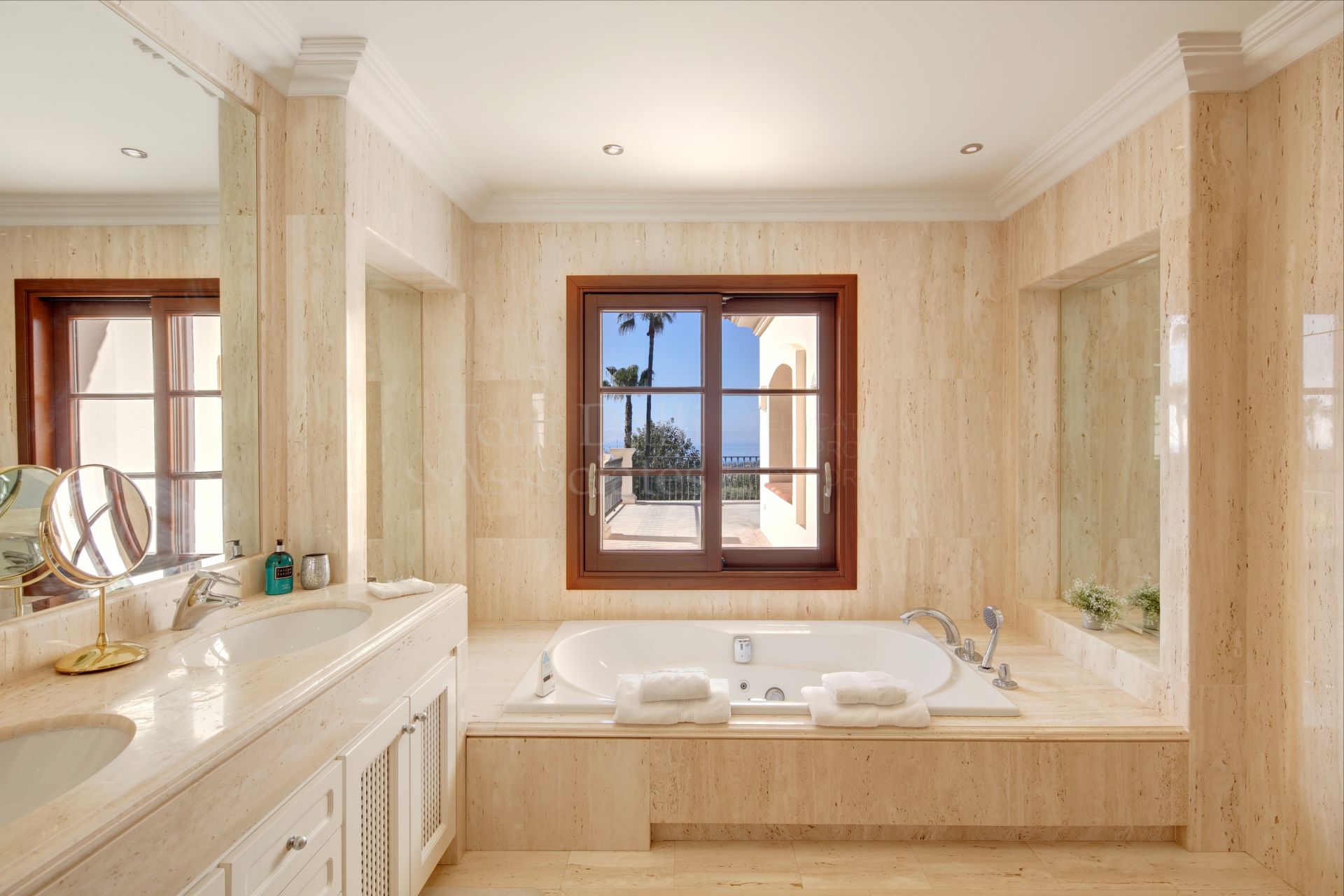 Villa in Los Picos de Nagüeles, Marbella