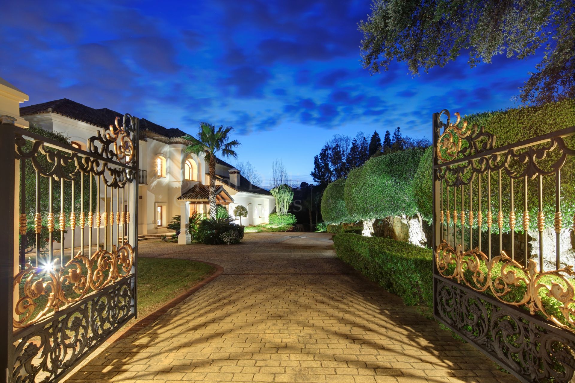 Villa in Los Picos de Nagüeles, Marbella