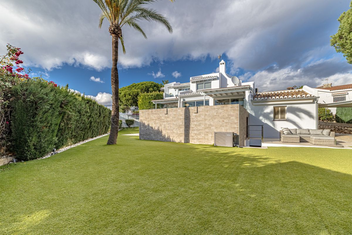 Villa in Las Chapas, Marbella