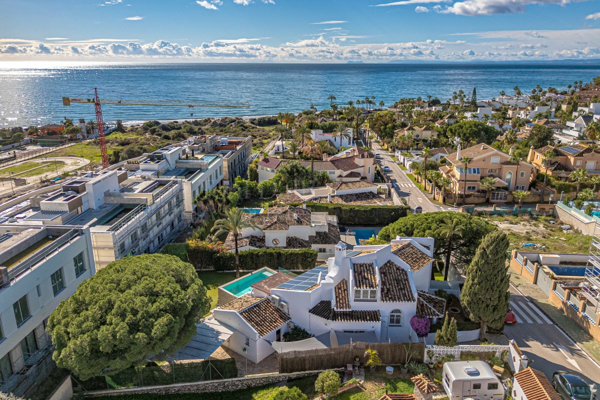 Villa in Las Chapas, Marbella