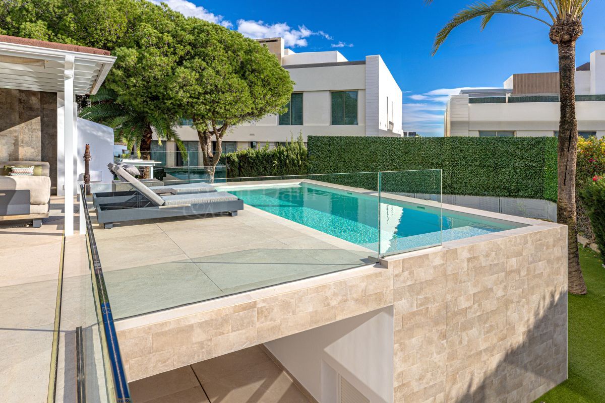 Villa in Las Chapas, Marbella