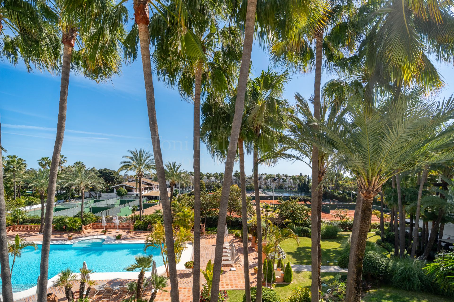 Duplex Penthouse in Marina Puente Romano, Marbella