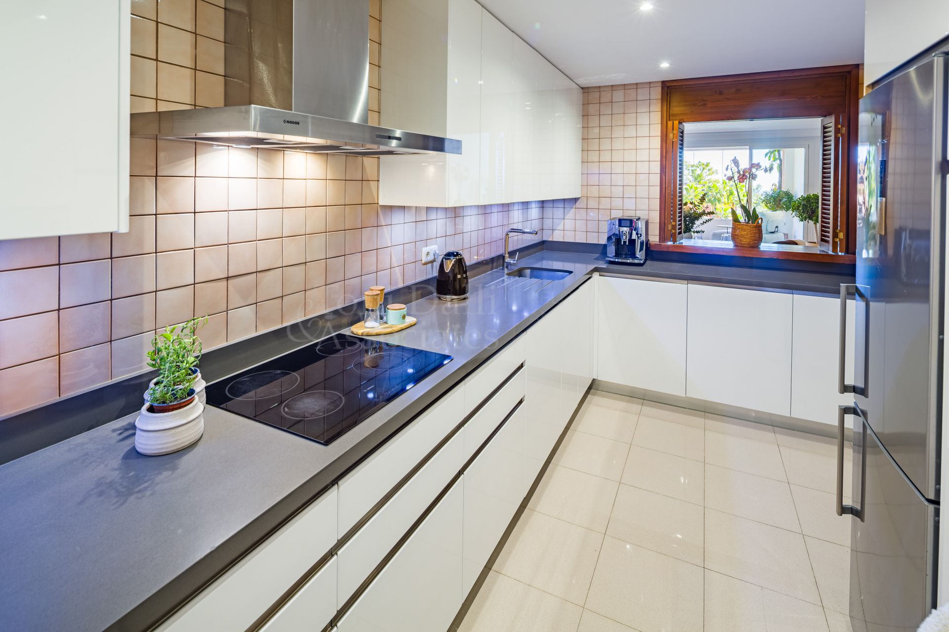 Ground Floor Apartment in Alminar de Marbella, Marbella