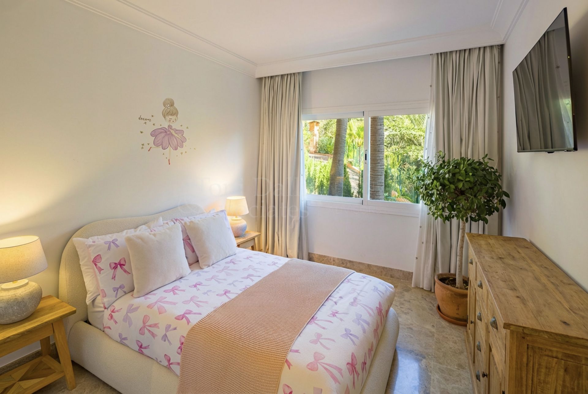 Ground Floor Apartment in Alminar de Marbella, Marbella