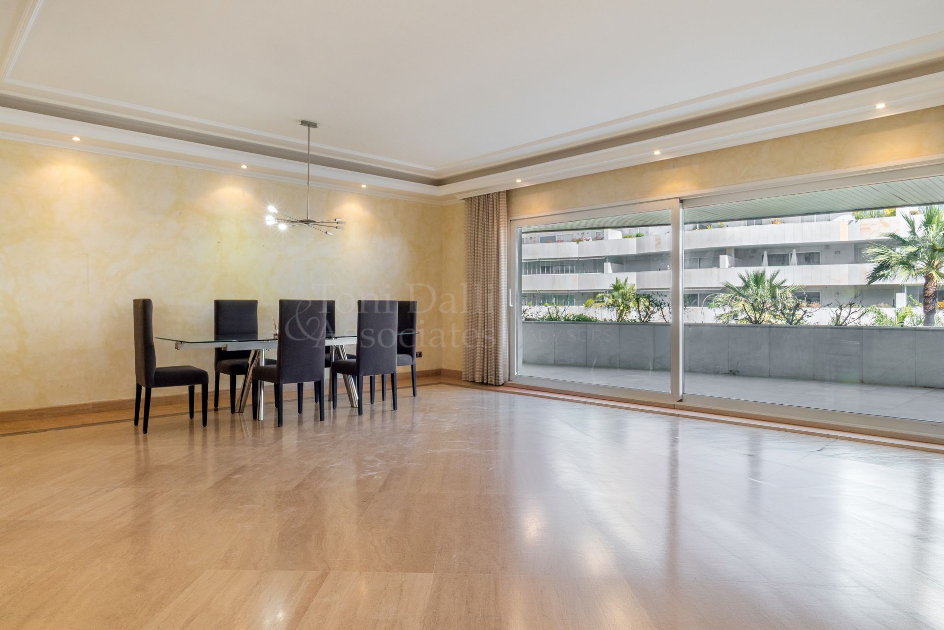 Apartment in El Embrujo Banús, Marbella