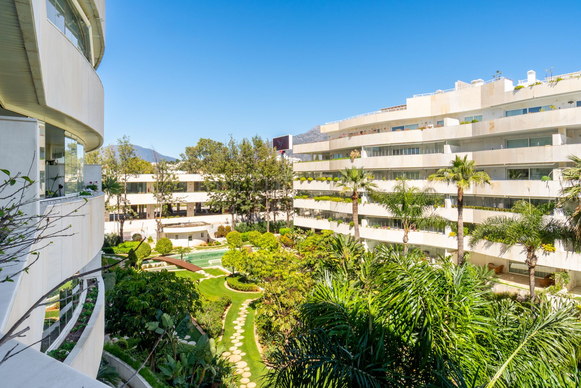 Apartment in El Embrujo Banús, Marbella