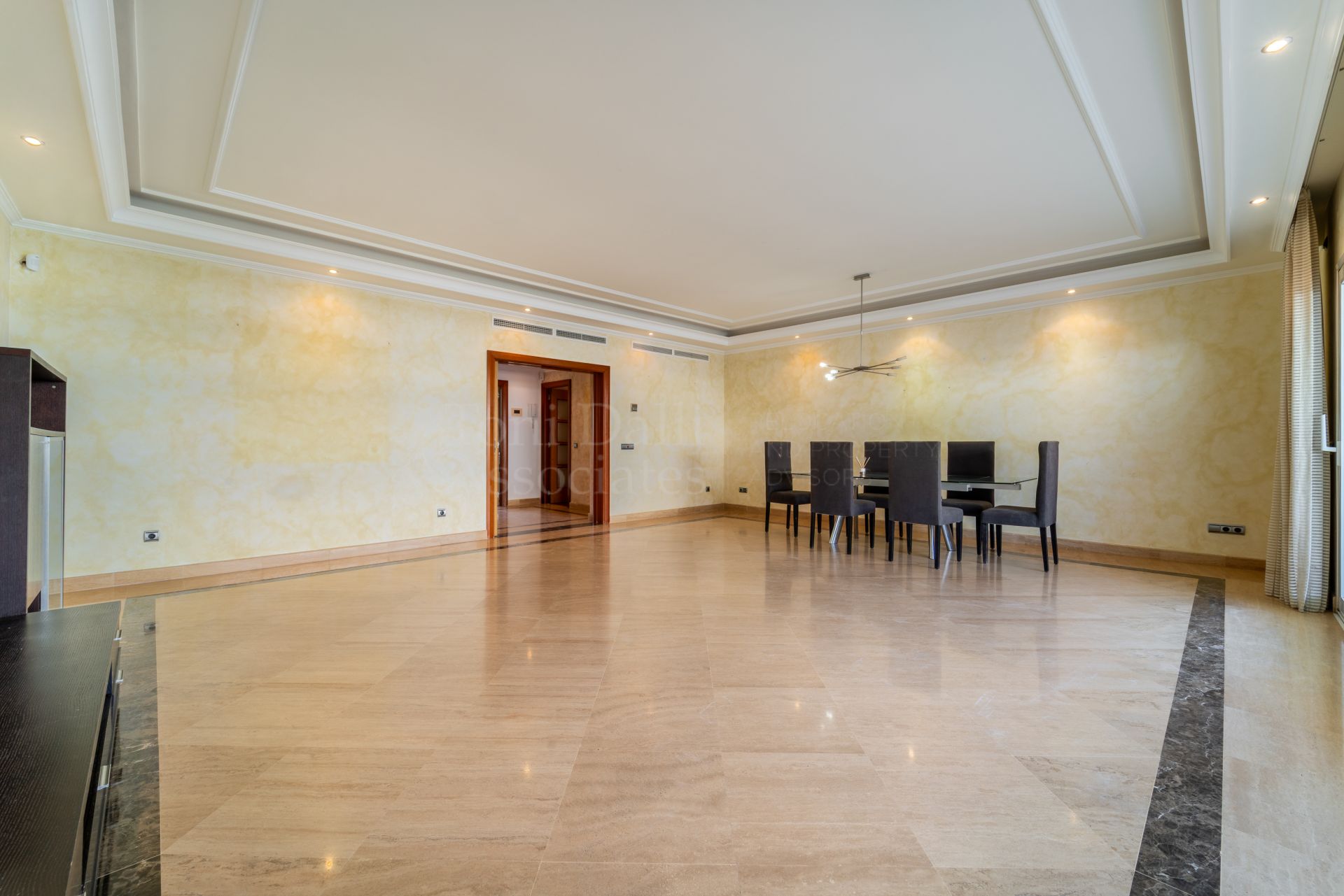 Apartment in El Embrujo Banús, Marbella