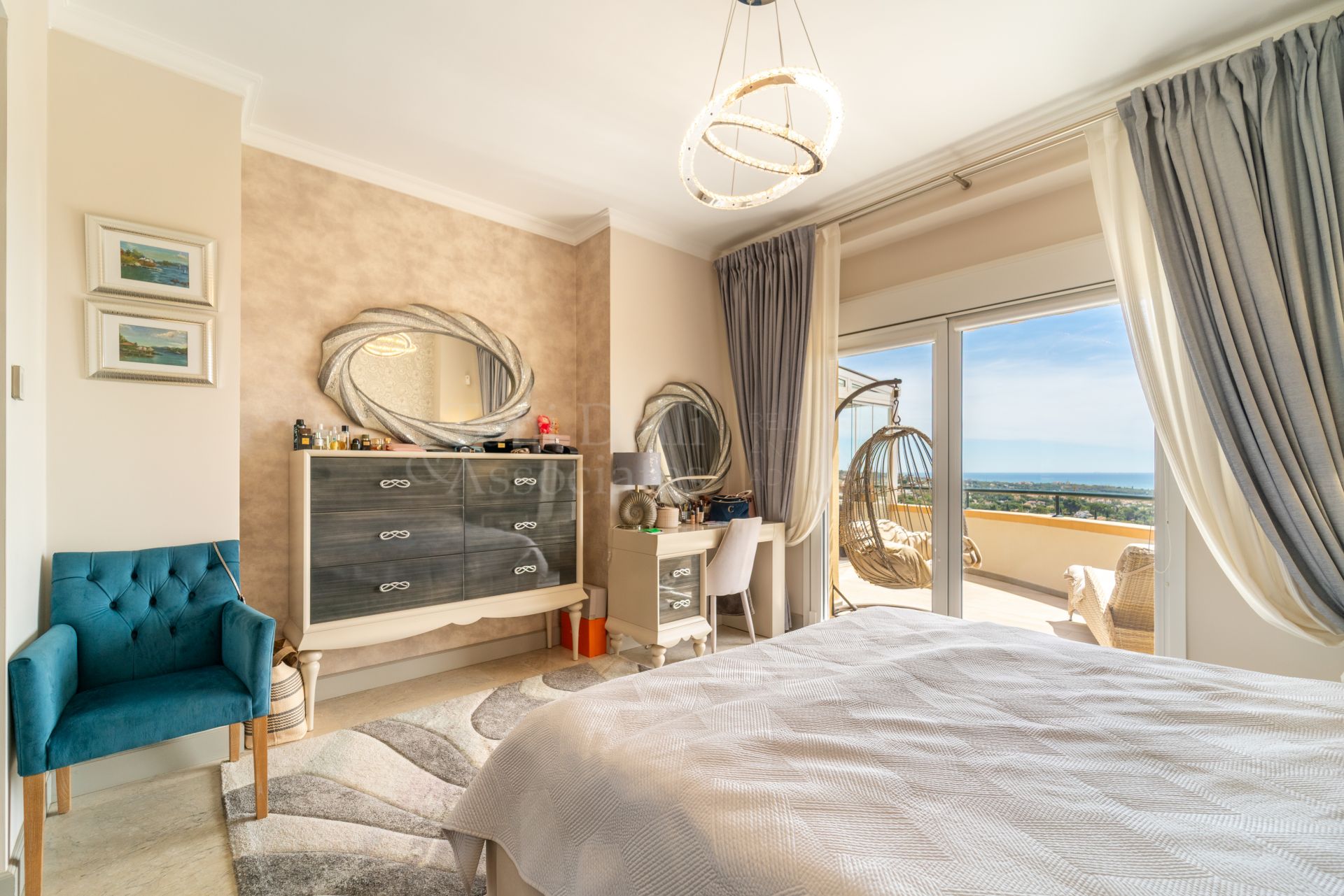 Penthouse in Elviria Hills, Marbella