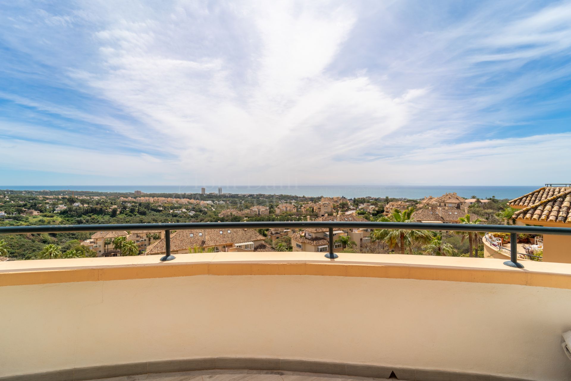 Penthouse in Elviria Hills, Marbella