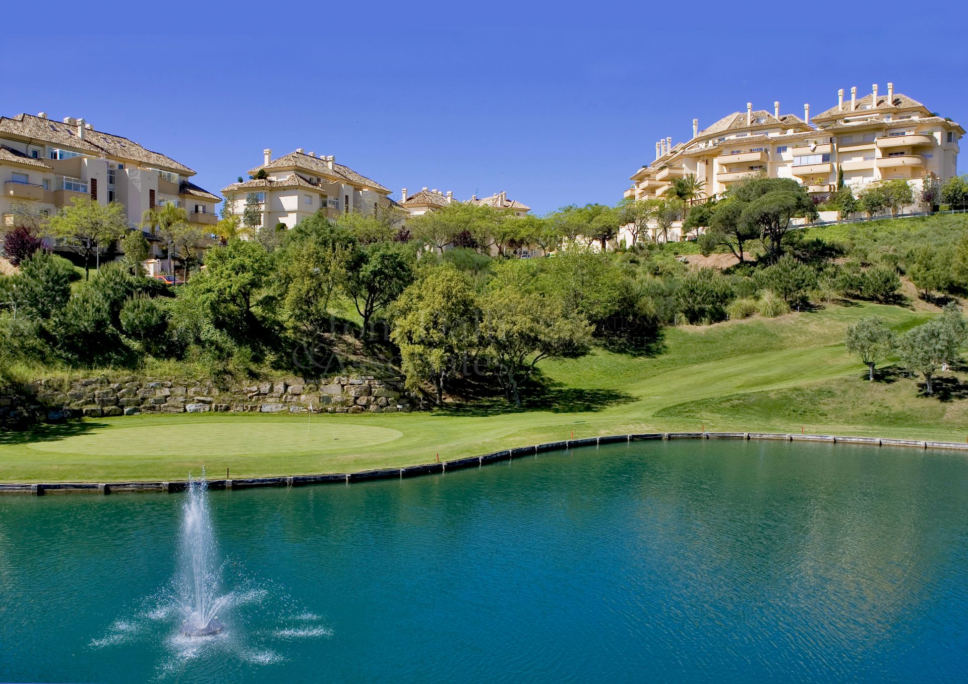 Penthouse in Elviria Hills, Marbella