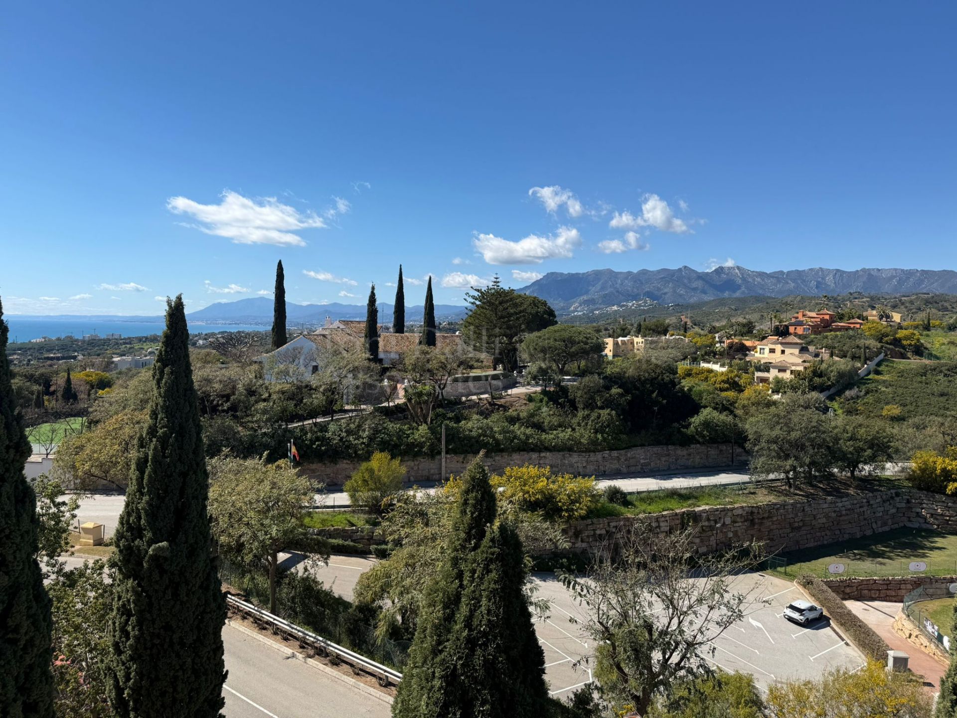 Penthouse in Elviria Hills, Marbella