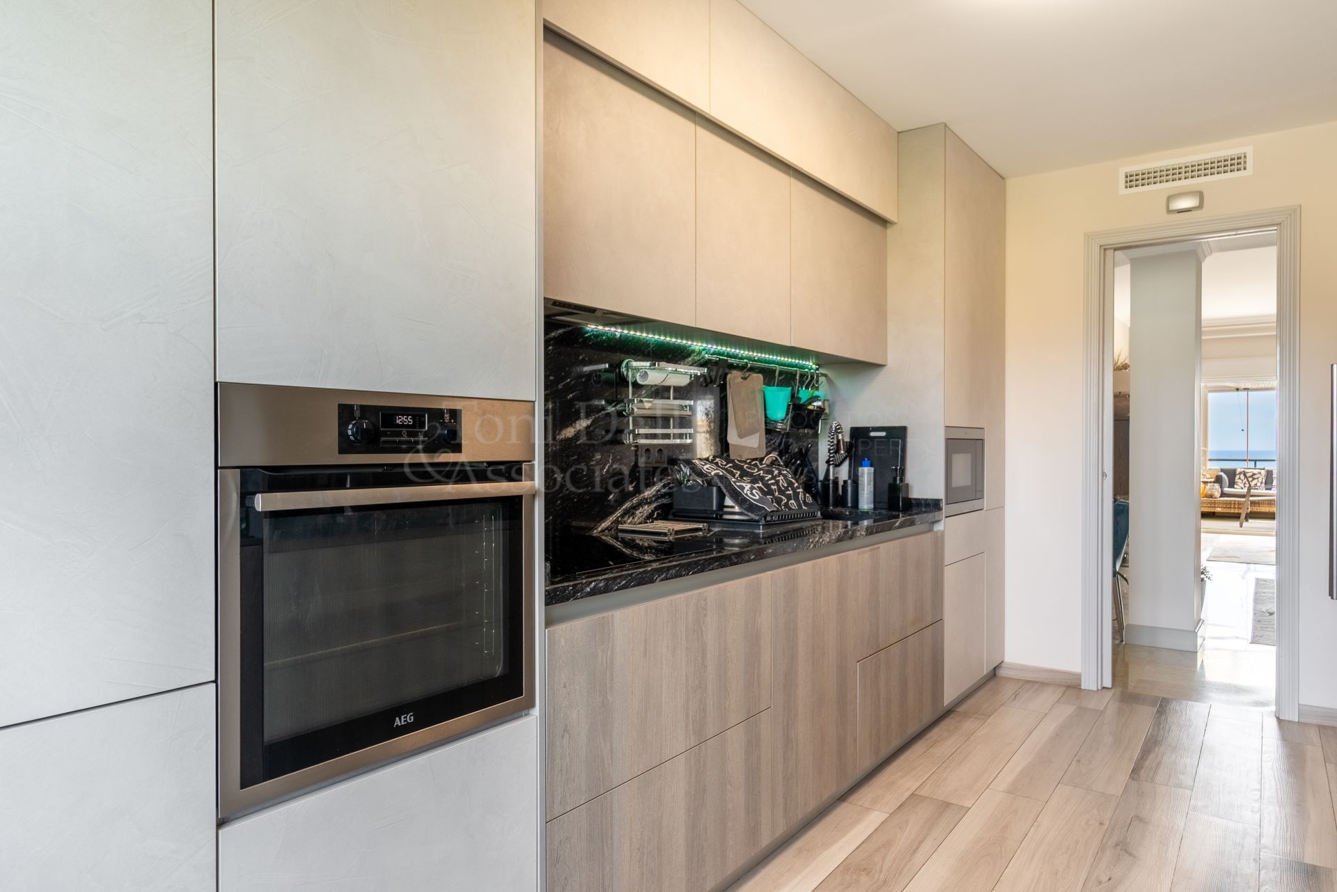 Penthouse in Elviria Hills, Marbella