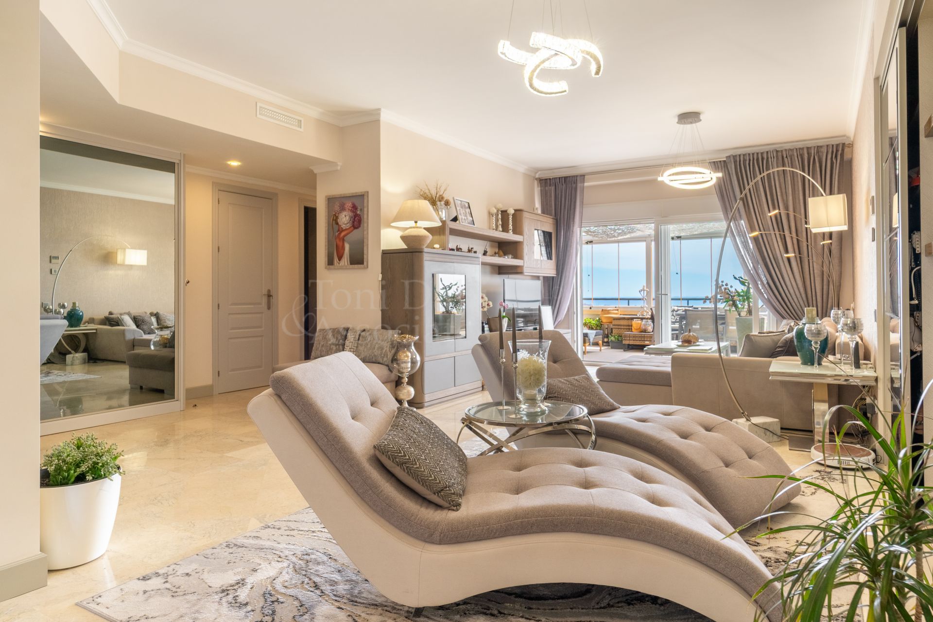 Penthouse in Elviria Hills, Marbella