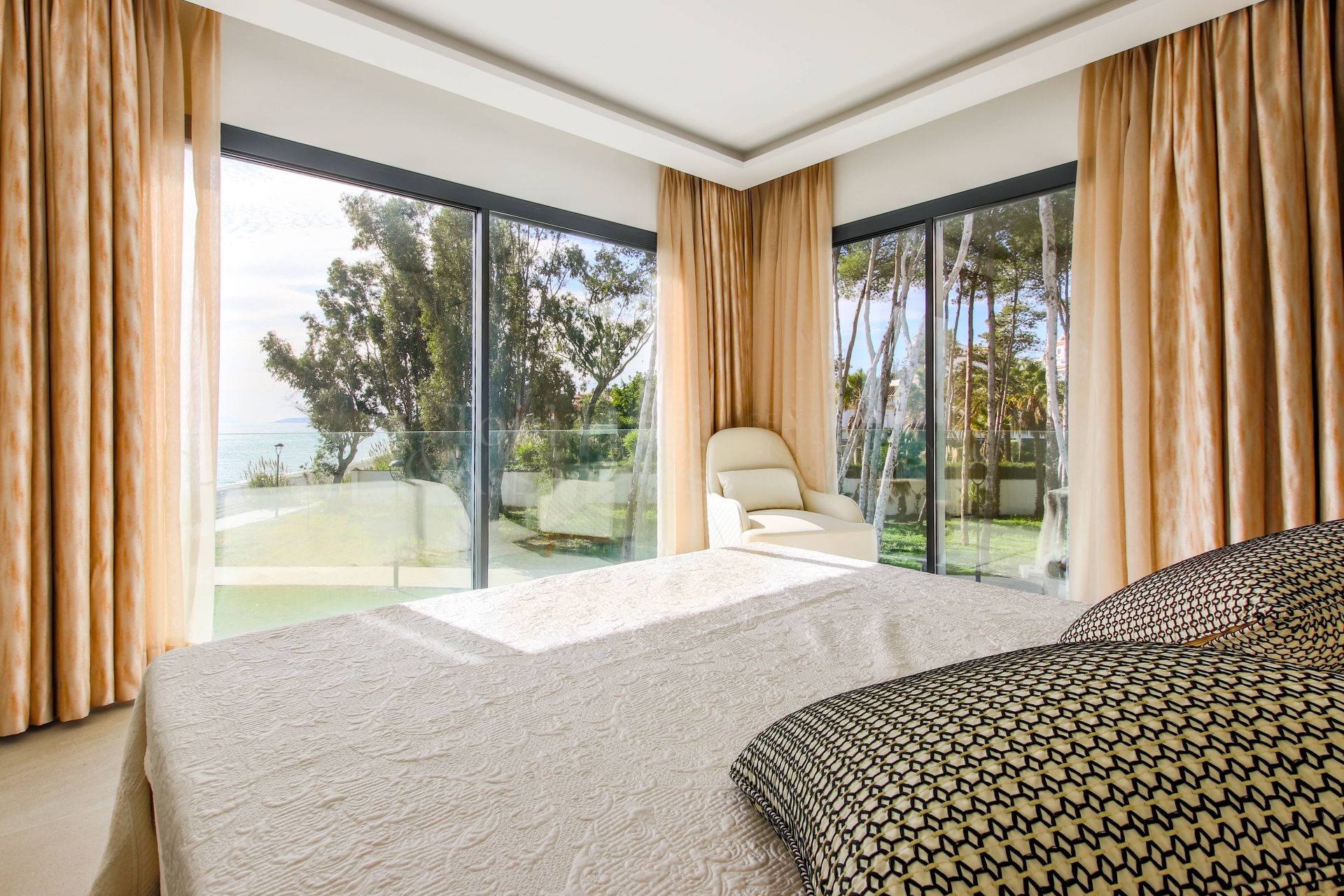 Town House in The Island, Estepona