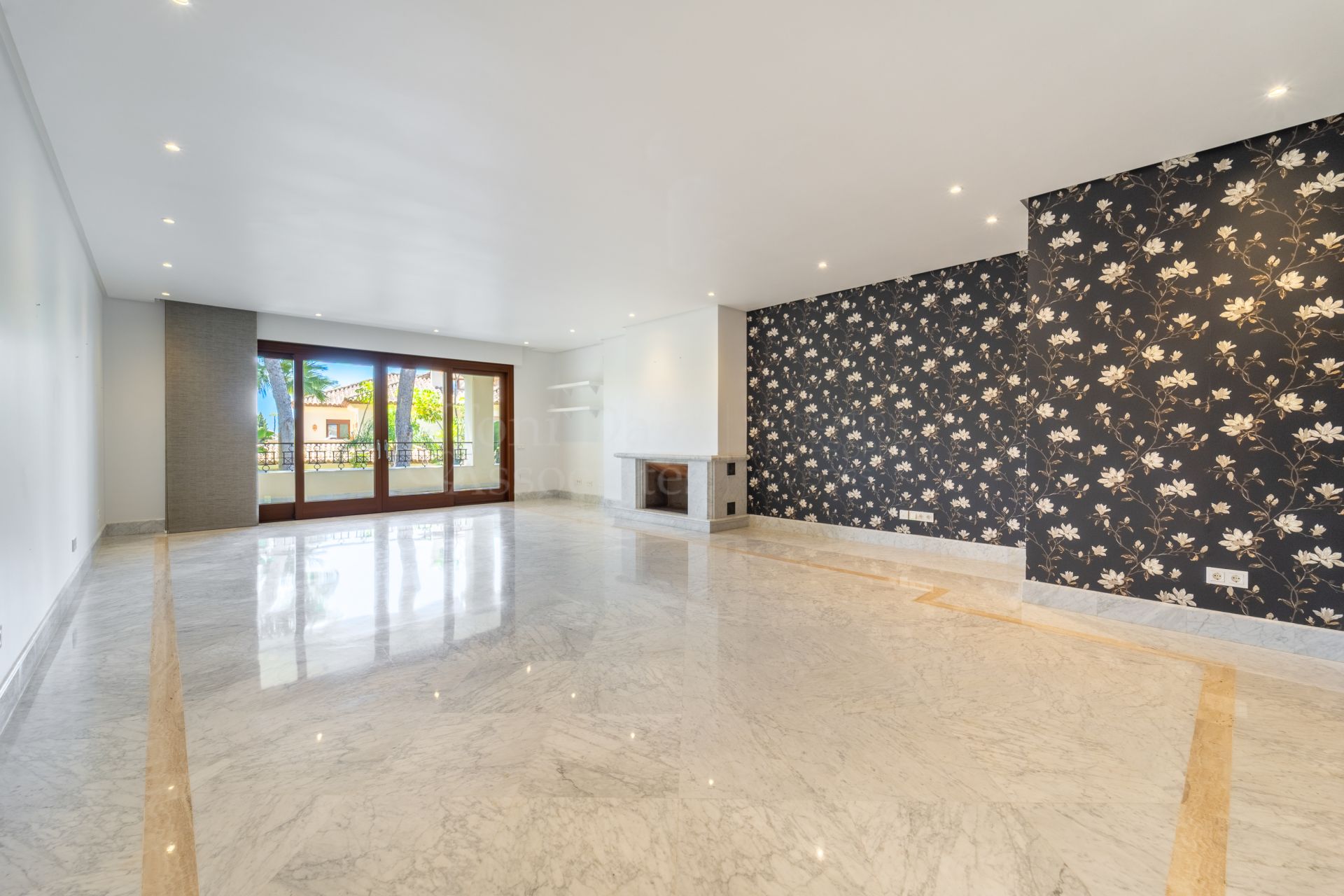 Apartment in Los Monteros Playa, Marbella