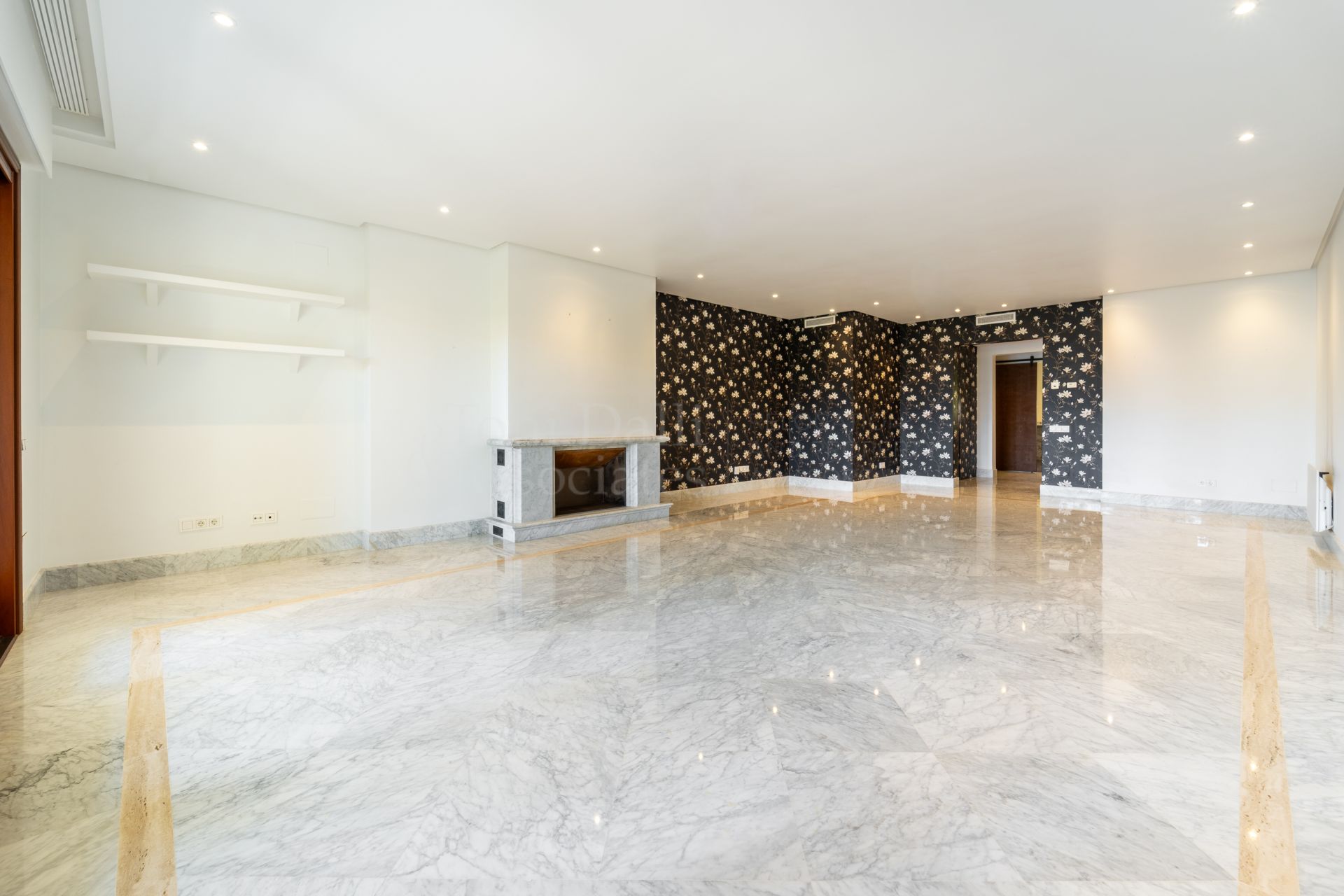 Apartment in Los Monteros Playa, Marbella