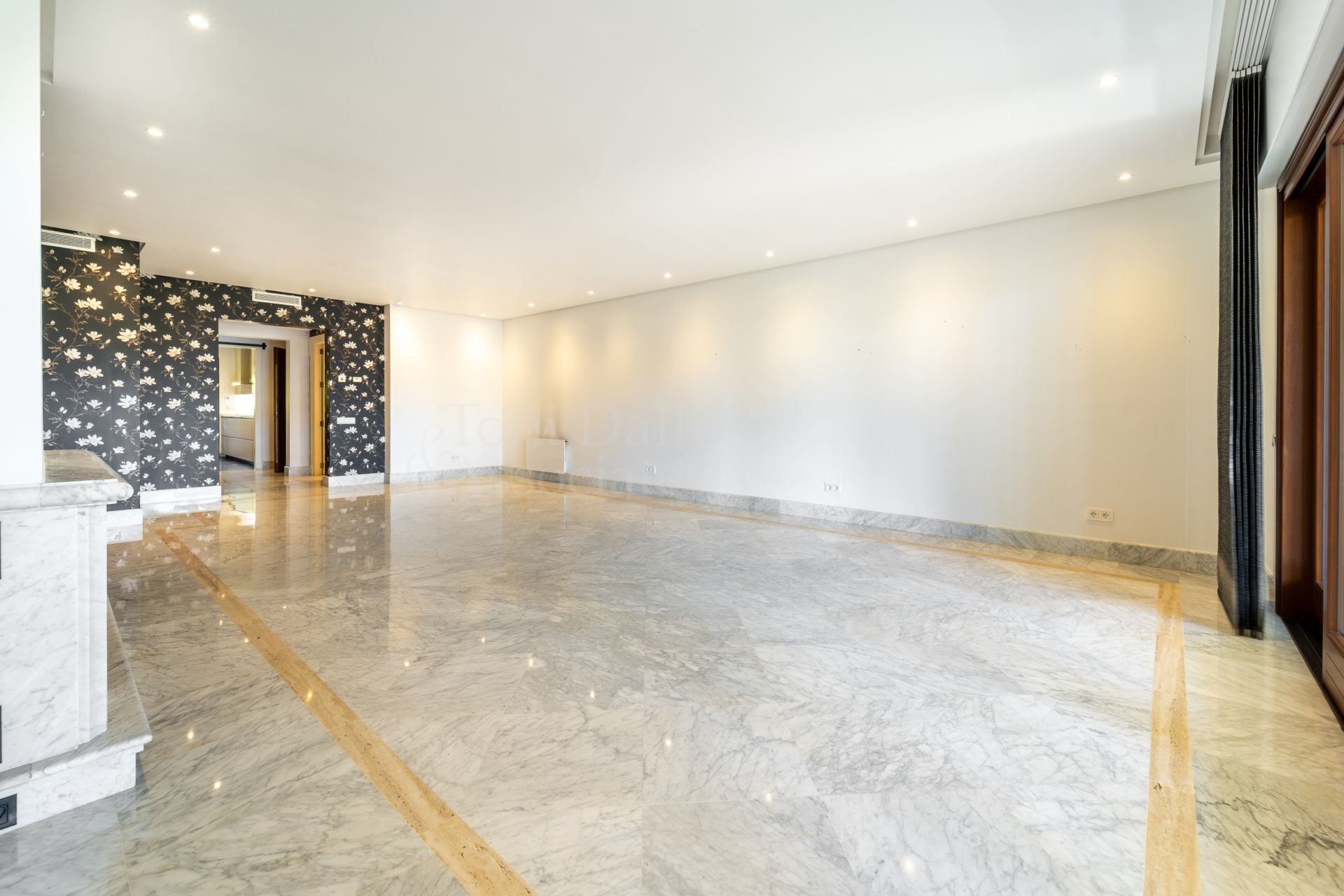 Apartment in Los Monteros Playa, Marbella