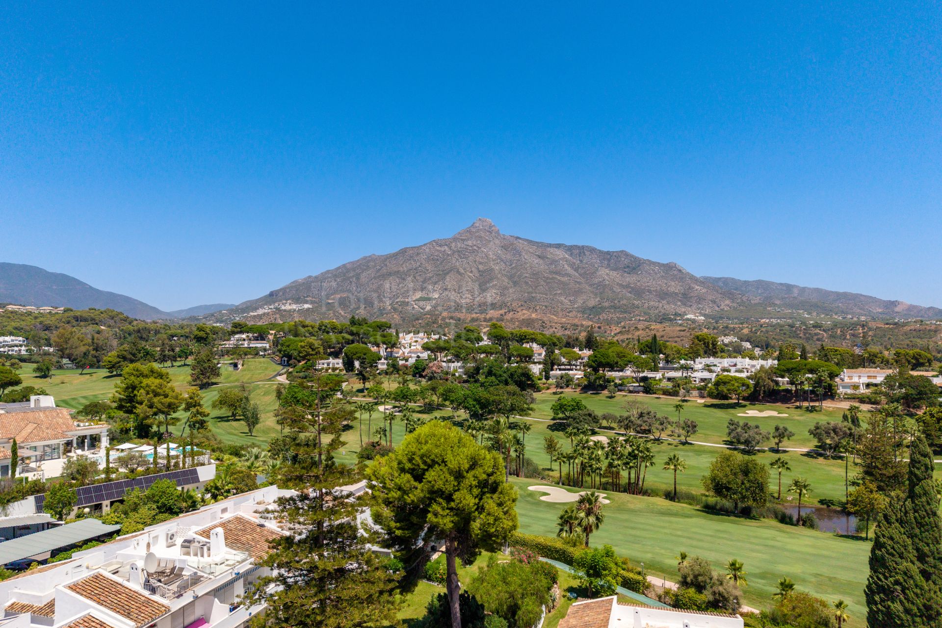 Penthouse in Los Dragos, Marbella