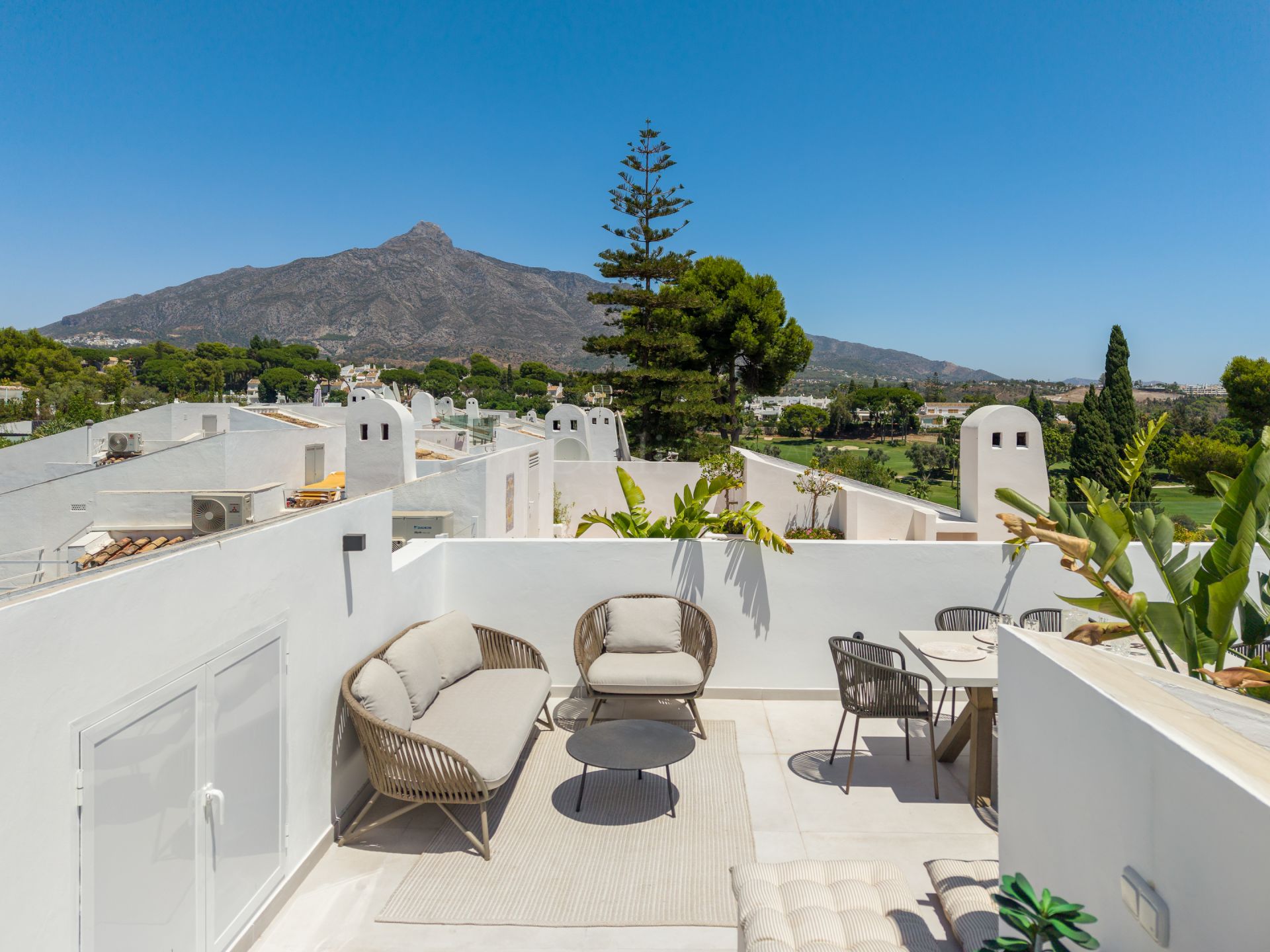 Penthouse in Los Dragos, Marbella