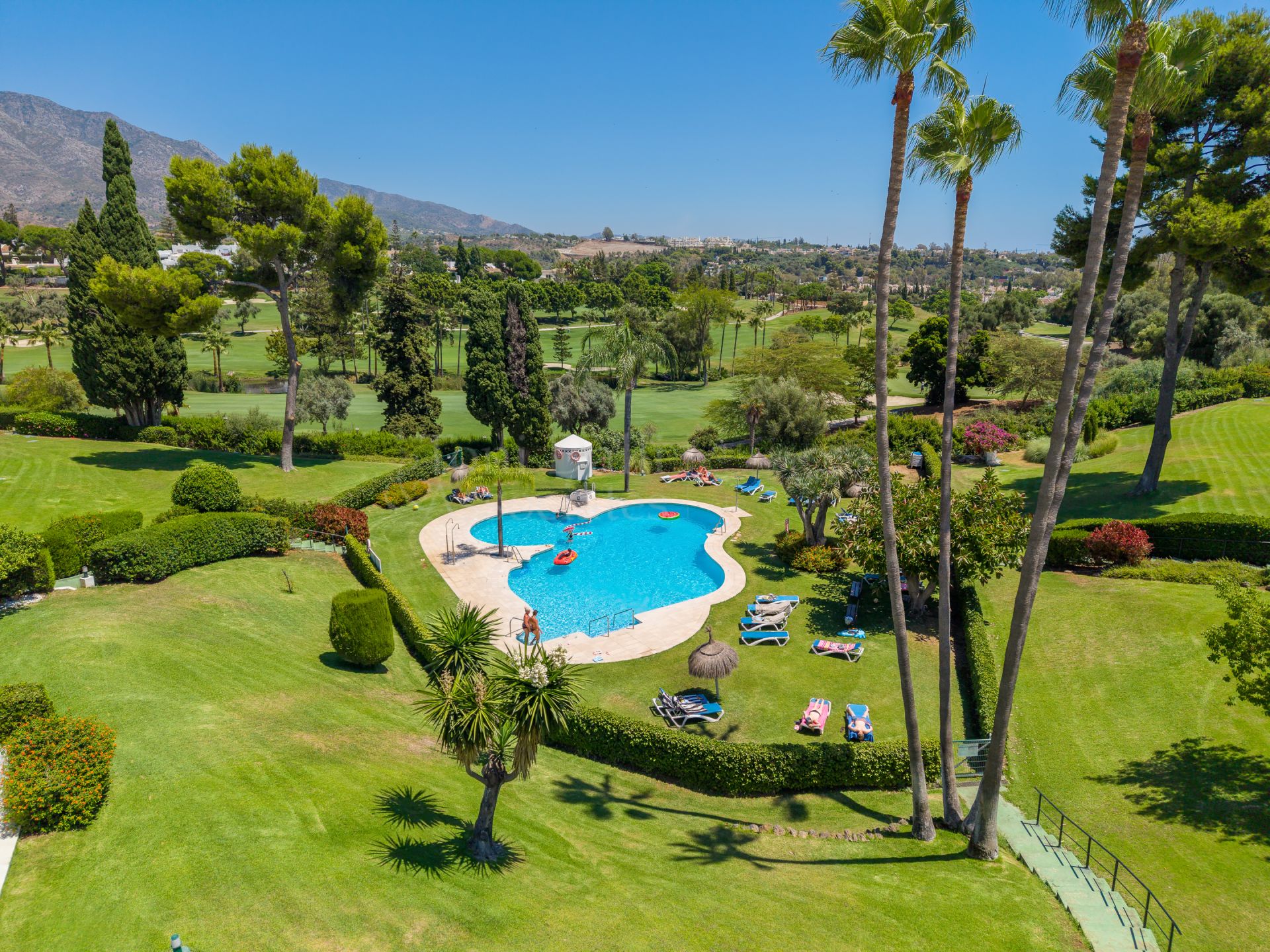 Penthouse in Los Dragos, Marbella