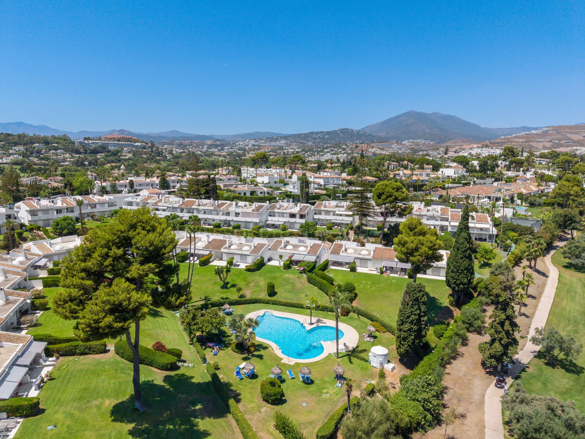 Penthouse in Los Dragos, Marbella