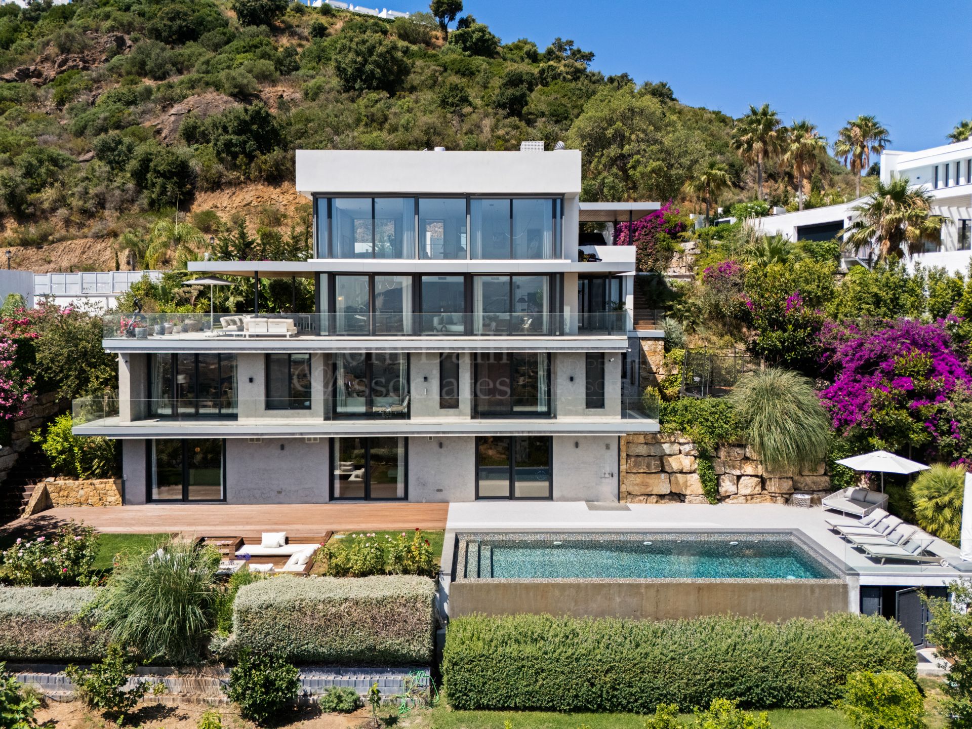 Villa in La Mairena, Marbella