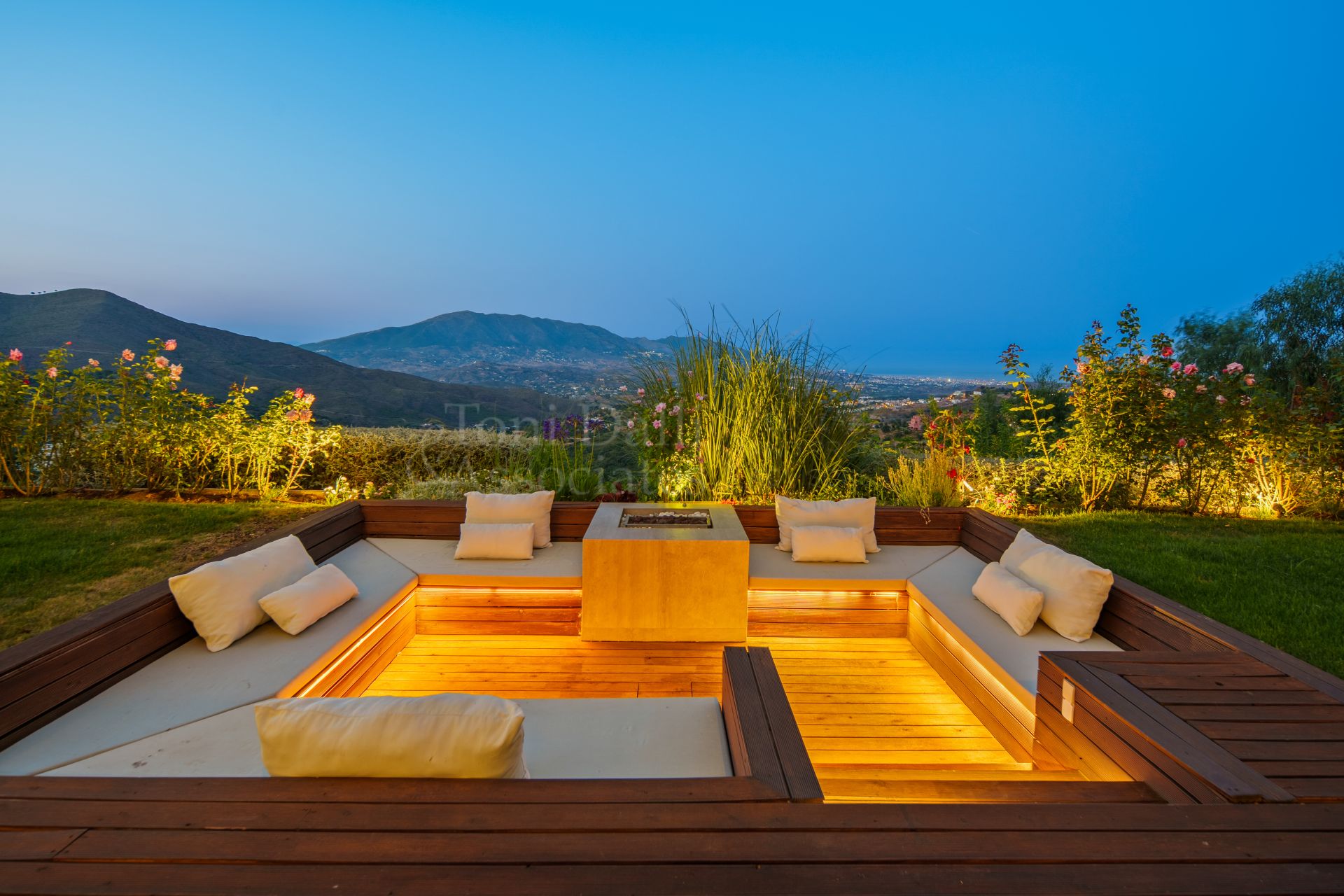 Villa in La Mairena, Marbella
