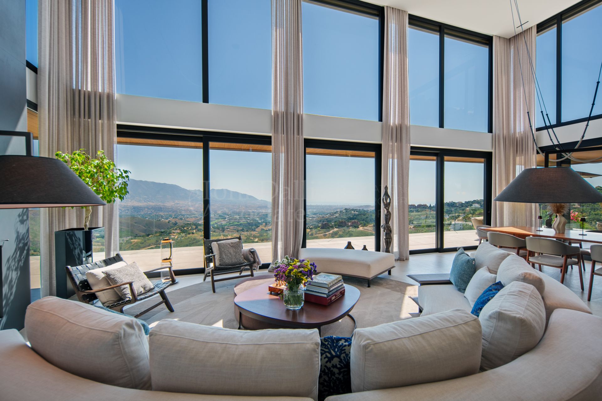 Villa in La Mairena, Marbella