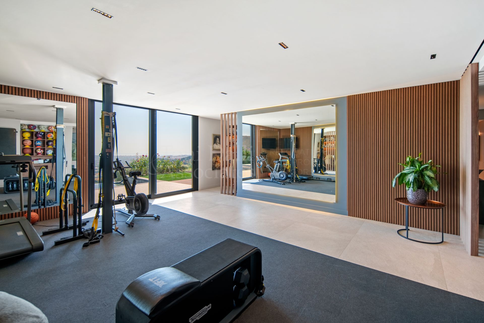 Villa in La Mairena, Marbella