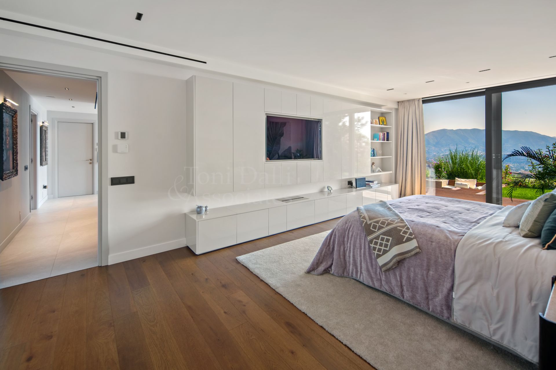 Villa in La Mairena, Marbella