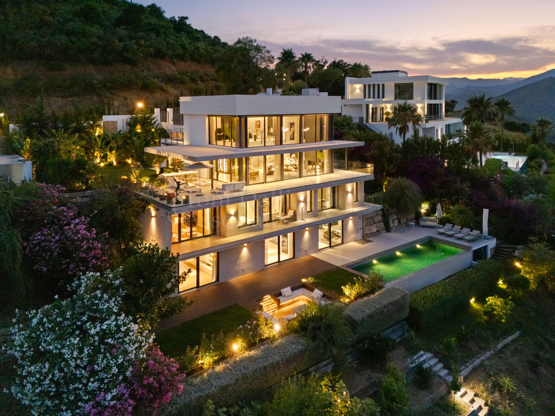 Villa in La Mairena, Marbella