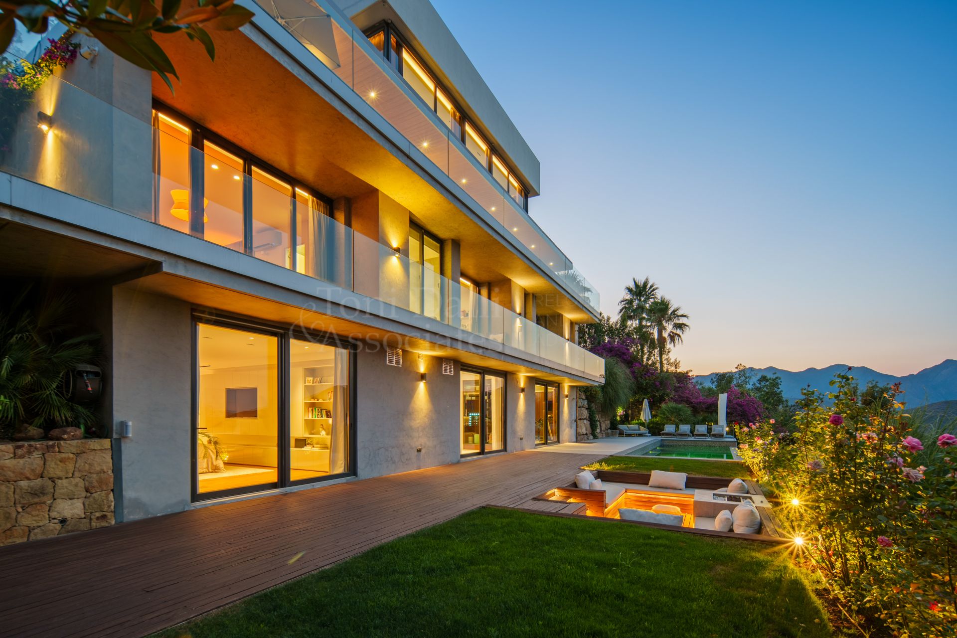 Villa in La Mairena, Marbella