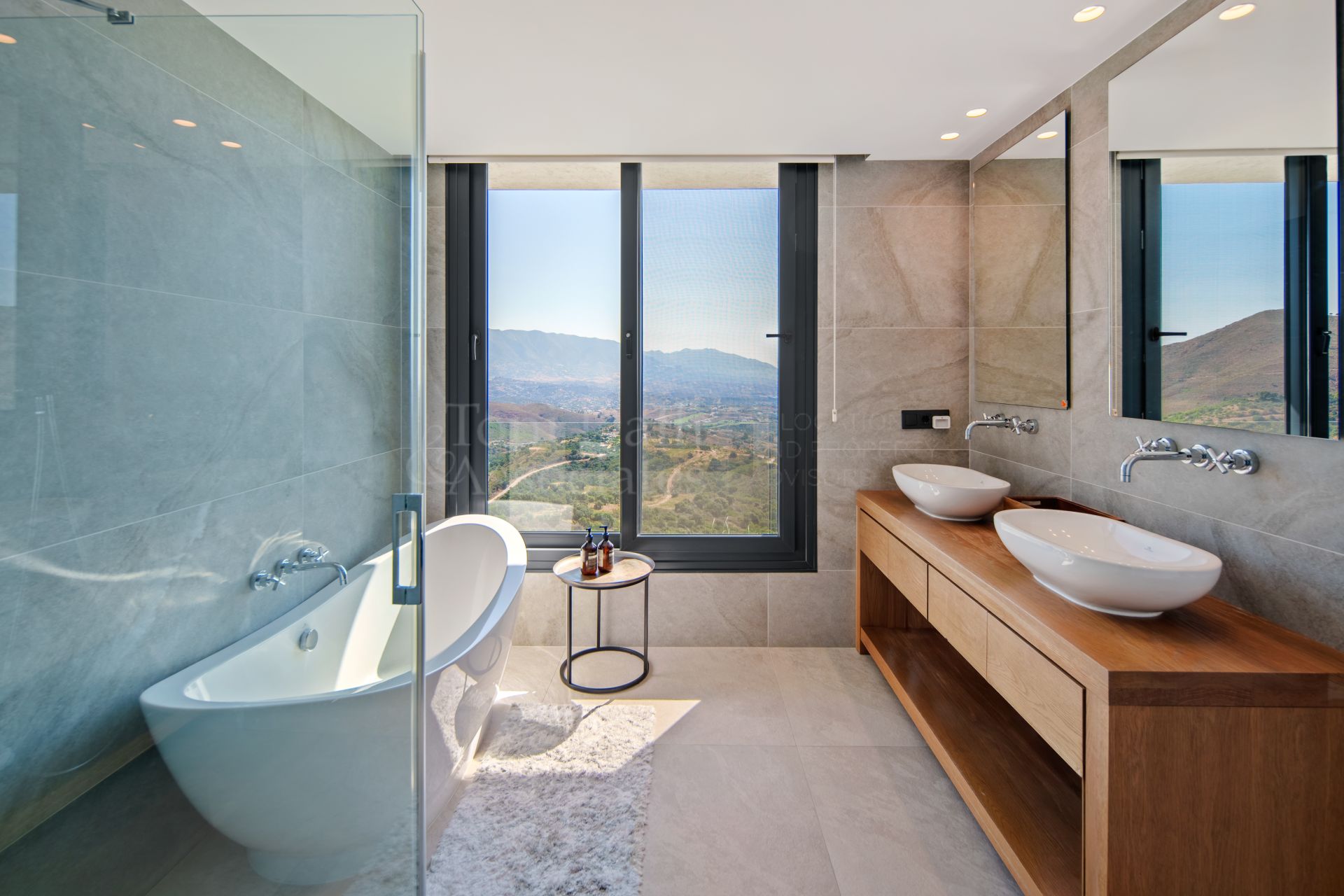 Villa in La Mairena, Marbella