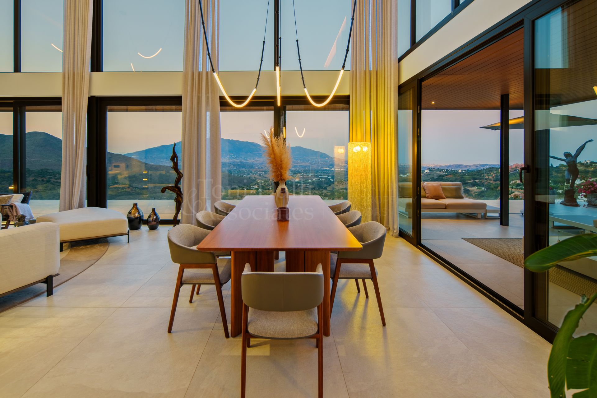 Villa in La Mairena, Marbella