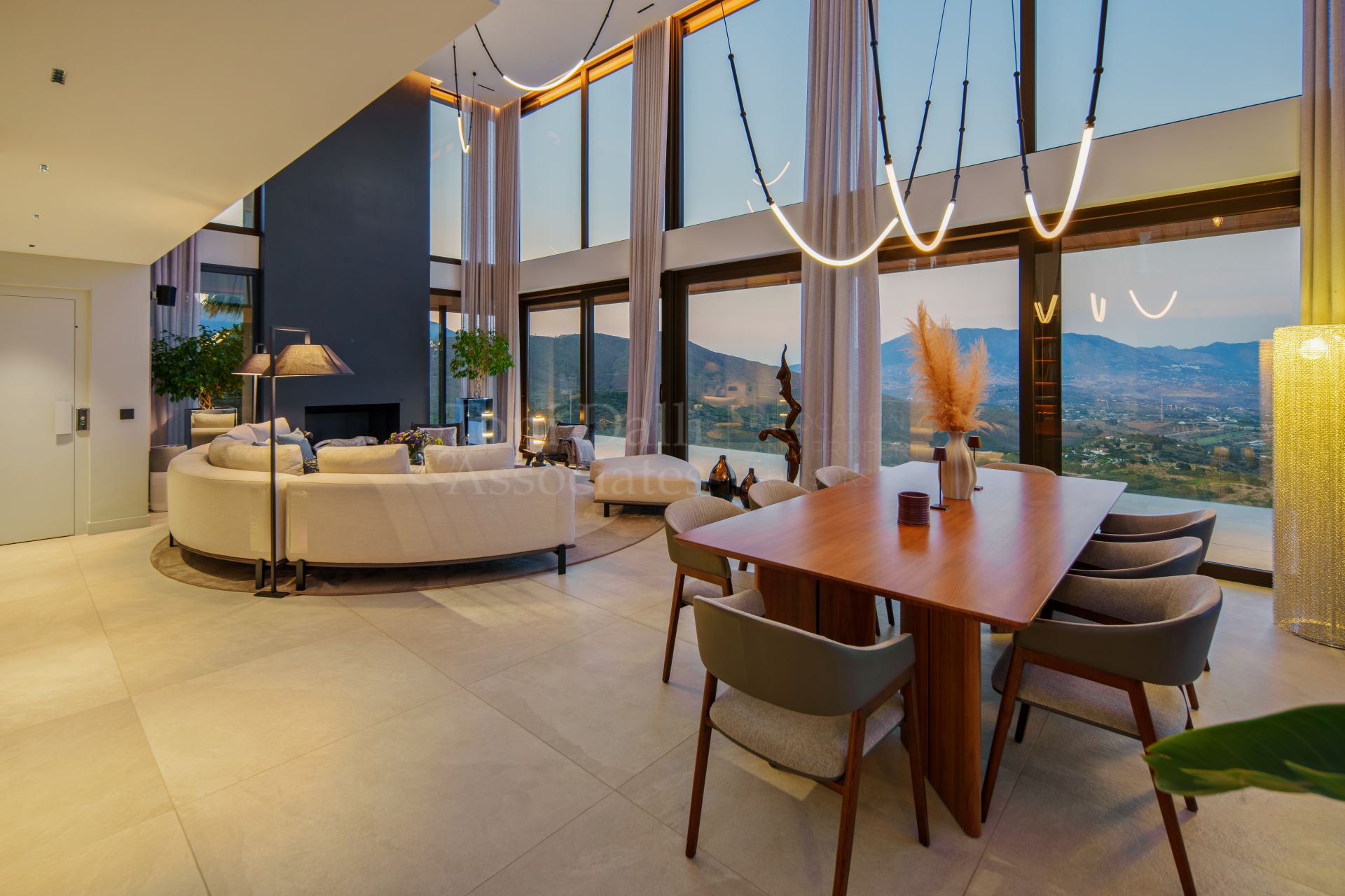 Villa in La Mairena, Marbella