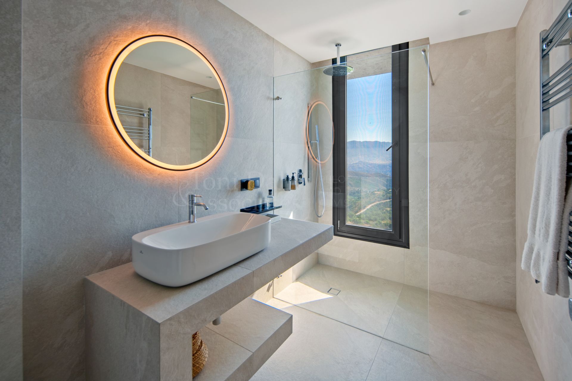 Villa in La Mairena, Marbella