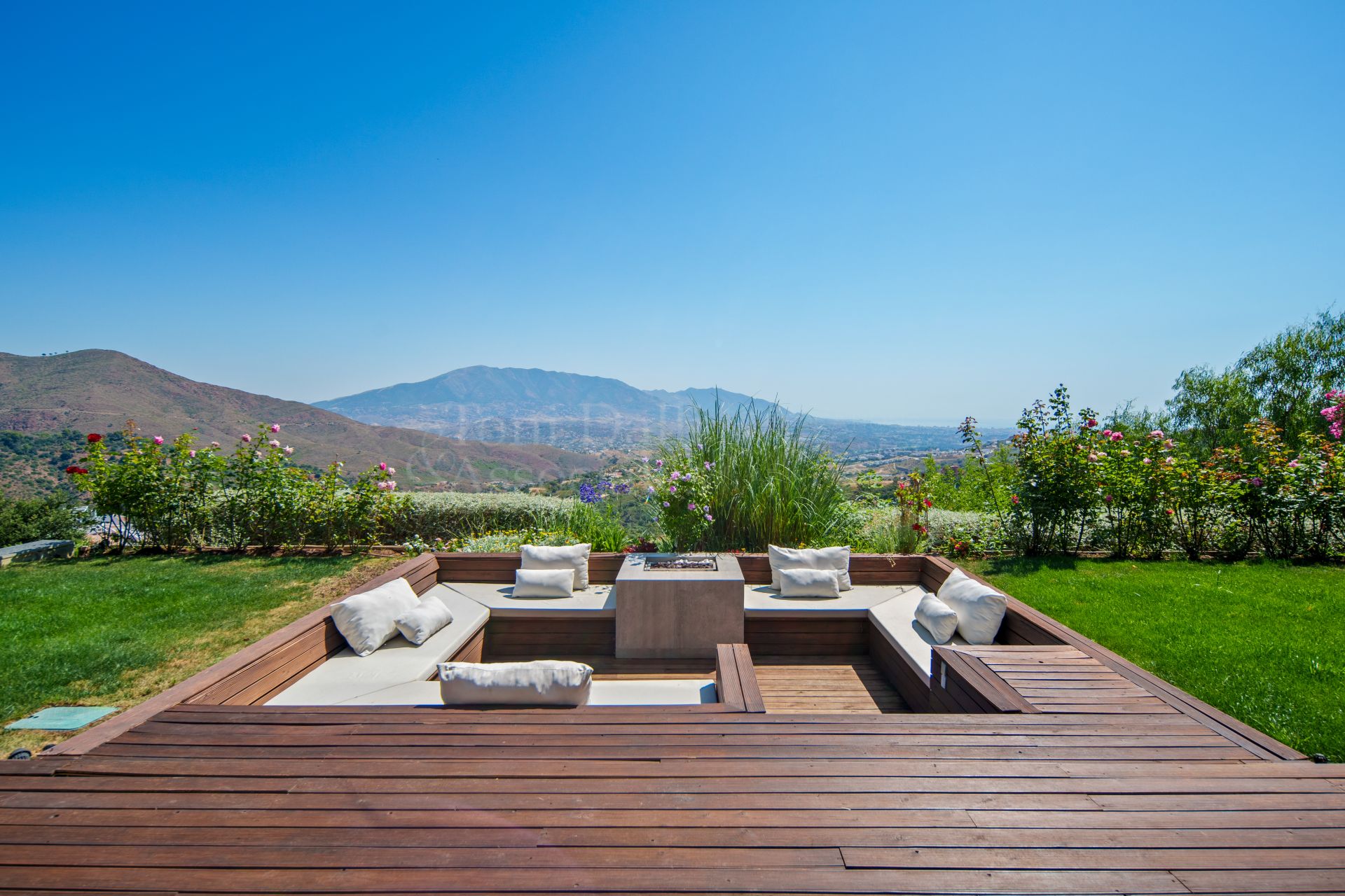 Villa in La Mairena, Marbella