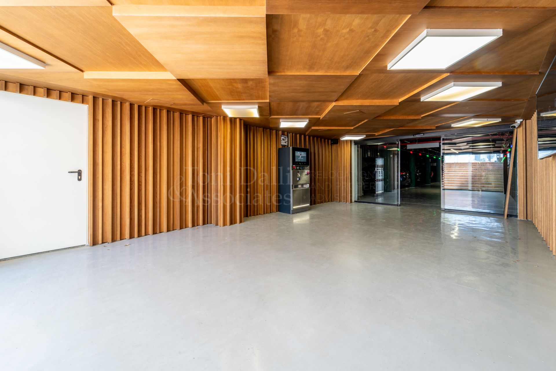 Commercial Premises in Playas del Duque, Marbella