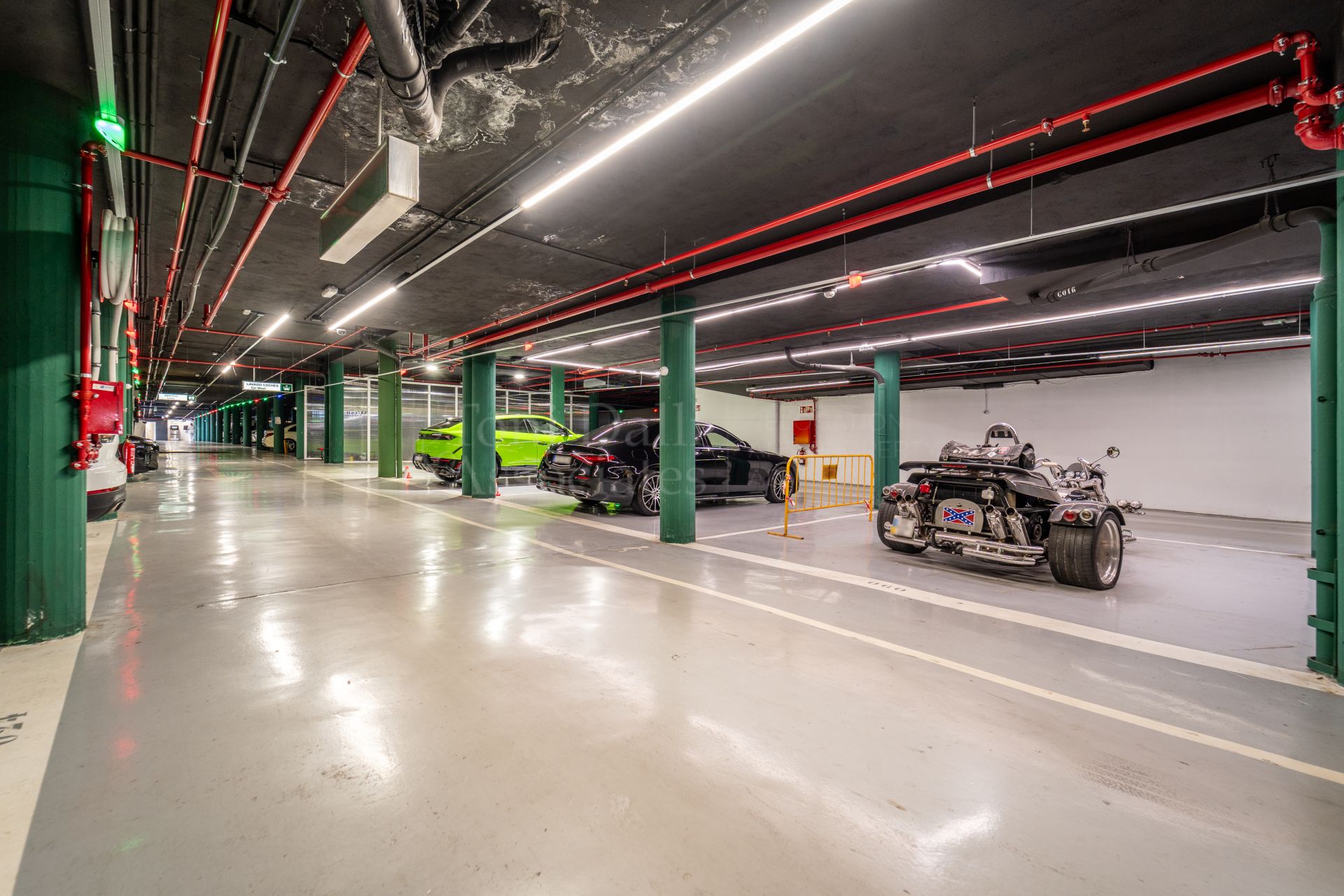 Commercial Premises in Playas del Duque, Marbella